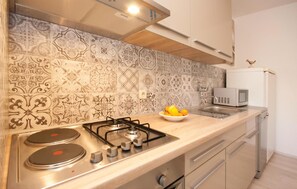 Kühlschrank, Herdplatte, Geschirrspüler