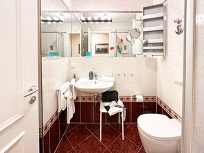 Shower - (210) 2-room apartment - apartment house Villa Laura (Kühlungsborn)