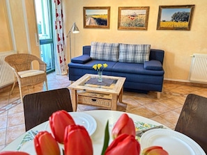 TV - (210) 2-room apartment - apartment house Villa Laura (Kühlungsborn)