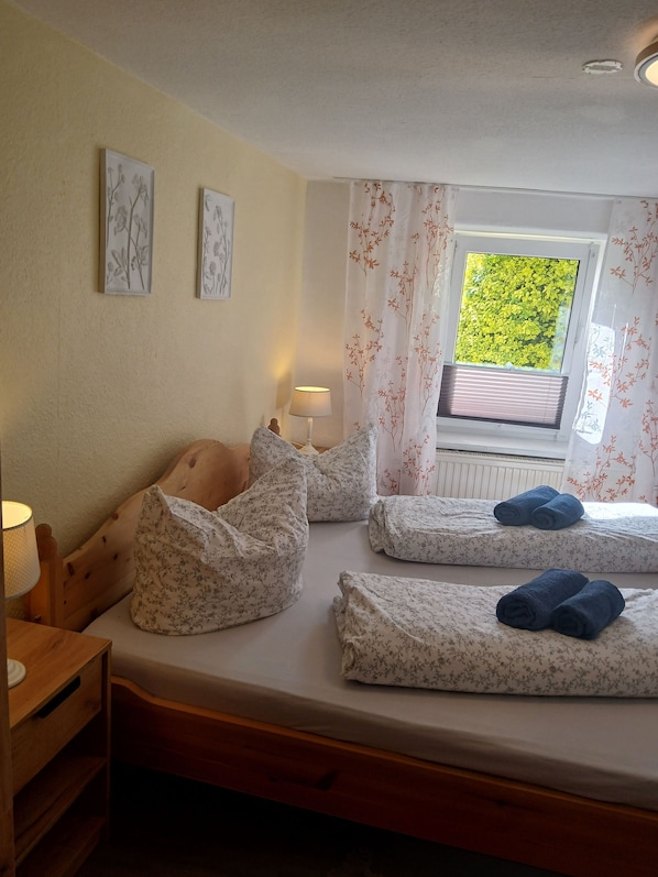 2 habitaciones y cuna de viaje 