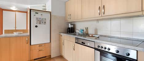 Fridge, stovetop, dishwasher, coffee/tea maker