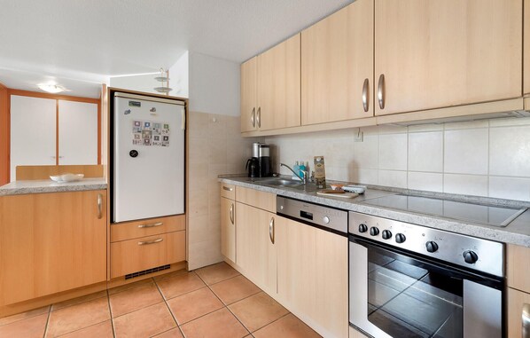 Kühlschrank, Herdplatte, Geschirrspüler