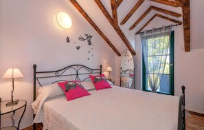 3 bedrooms, in-room safe, travel crib, bed sheets