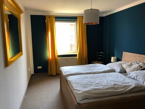 1 bedroom, travel cot, bed sheets