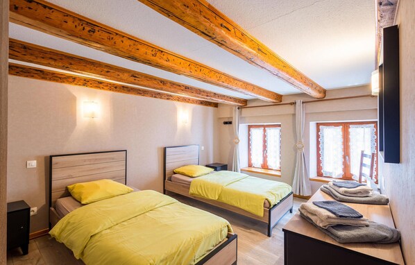 2 Schlafzimmer, Reisekinderbett, kostenloses WLAN, Bettwäsche