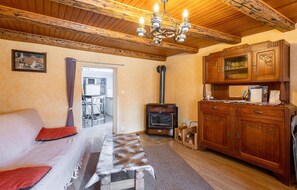 Fernseher, Kamin, Tischfußball