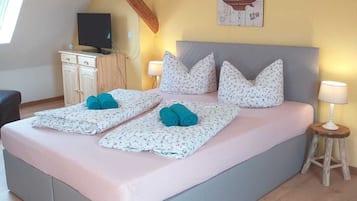 2 slaapkamers, reisbedje