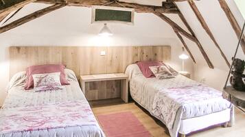 3 chambres, lit parapluie, draps fournis