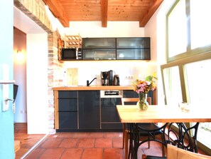 Unclassified image, 4 of 23, button