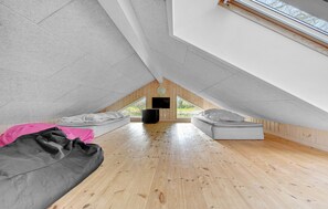 8 bedrooms, travel cot, free WiFi