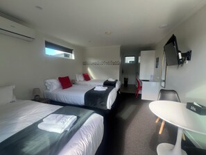 Triple Room - Podium Lodge (Cambridge)