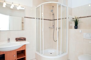 Unclassified image, 5 of 8, button - (410) 3 room apartment - apartment block "Atlantic" (Kühlungsborn)