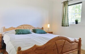 2 chambres, lit de bébé portatif, literie fournie