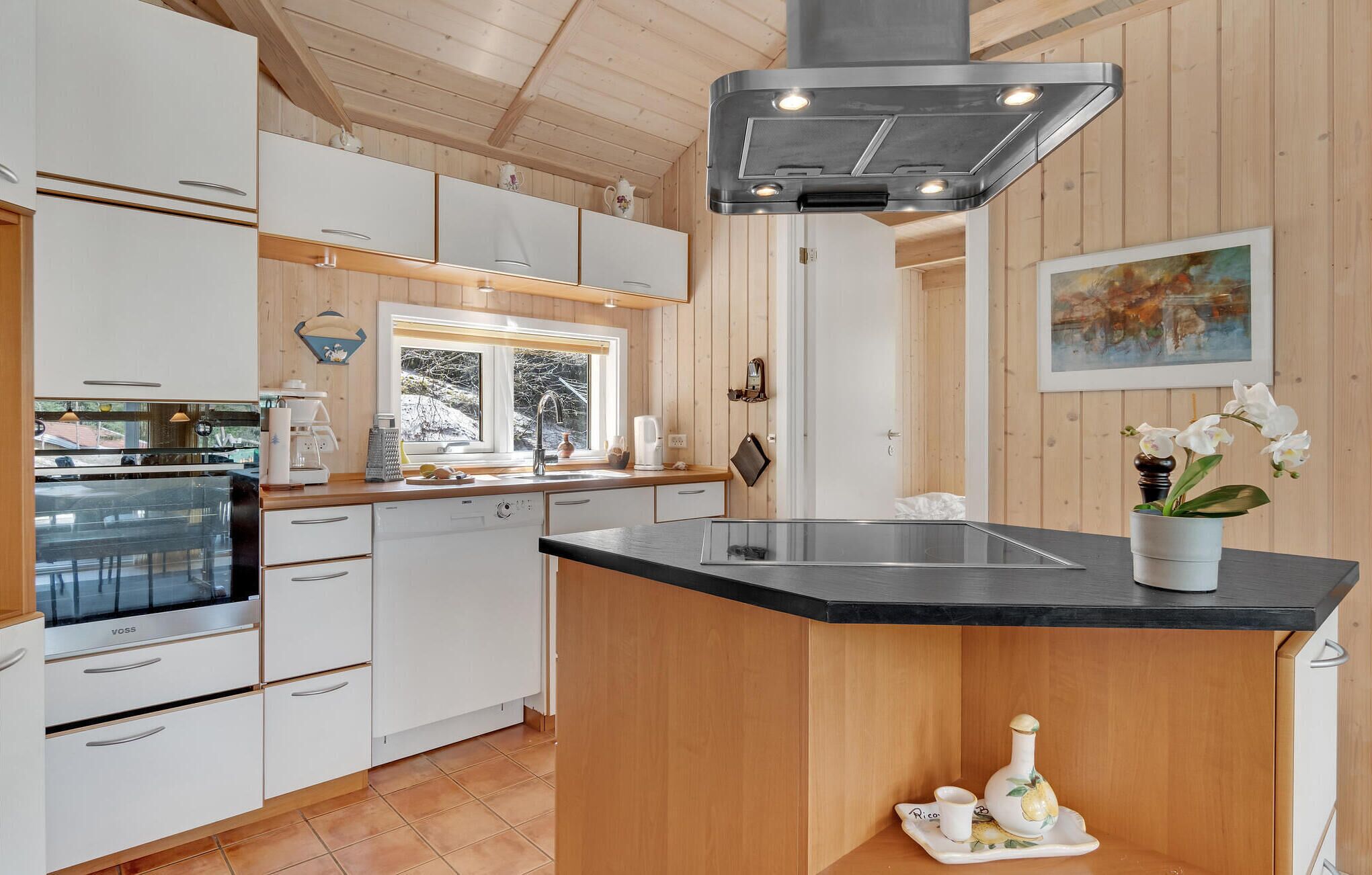 Geladeira, micro-ondas, cooktop, lava-louças