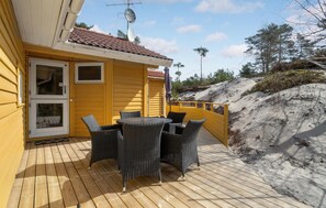 Outdoor dining - Cozy home in Nexø with sauna (Nexø)