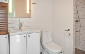 Combined shower/tub