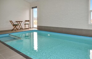 Una piscina cubierta