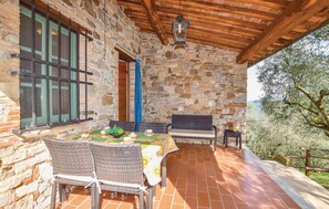 Outdoor dining - 2 bedroom beautiful home in Camaiore (LU) (Camaiore (LU))
