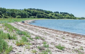 Beach nearby - 4 bedroom stunning home in Knebel (Knebel)