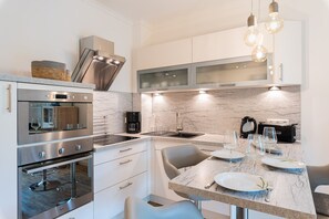 ثلاجة، ميكروويف، فرن، غسالة أطباق