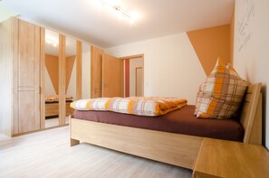 3 bedrooms, WiFi, bed sheets