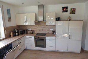 Fridge, microwave, oven, dishwasher - Vacation apartment Lahner (Königsfeld)