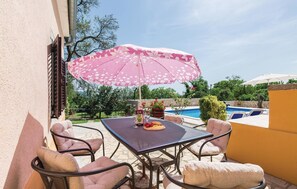 Outdoor dining - Gorgeous home in Labin (Labin)