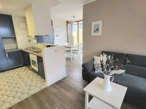 Unclassified image, 2 of 8, button - (138) 2-room apartment-Strandstrasse - apartment house Mecklenburg (Kühlungsborn)