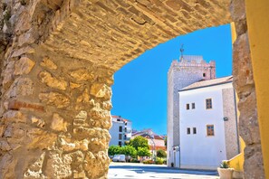 Property grounds - Studio with sea views, air conditioning, parking, WIFI (Novi Vinodolski)