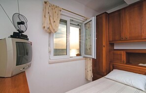 2 bedrooms, free WiFi, bed sheets - 2 bedroom gorgeous home in Podstrana (Podstrana)