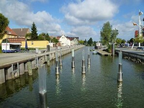 Unclassified image, 2 of 24, button