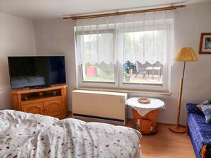 2 Schlafzimmer, Reisekinderbett, Bettwäsche