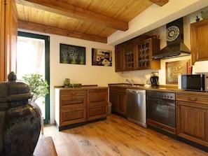 Refrigerador, microondas, horno y lavavajillas 