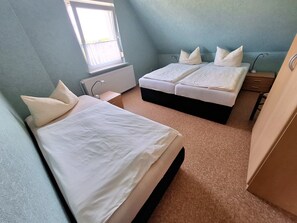 4 Schlafzimmer, Reisekinderbett, WLAN, Bettwäsche