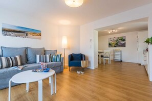 Unclassified image, 2 of 18, button