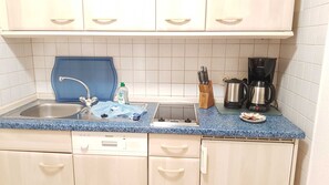 Kühlschrank, Mikrowelle, Geschirrspüler