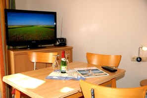 Unclassified image, 4 of 25, button