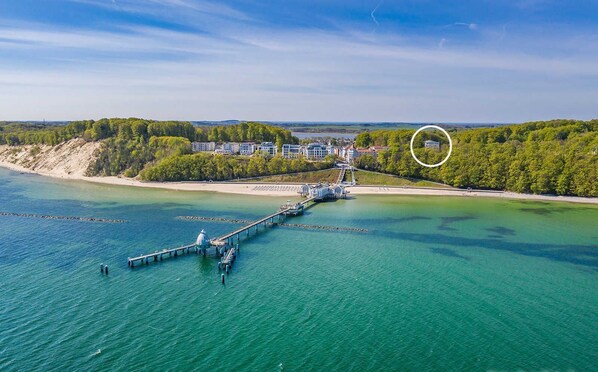 Unclassified image, 1 of 25, button