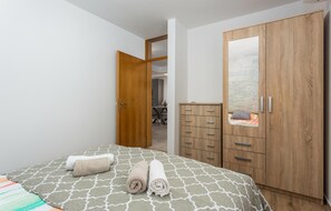 2 Schlafzimmer, Reisekinderbett, kostenloses WLAN, Bettwäsche