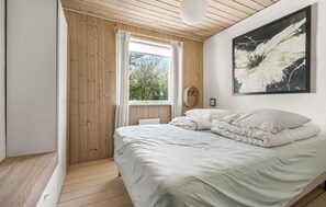 3 bedrooms, travel crib, free WiFi
