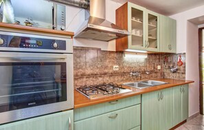 Kühlschrank, Mikrowelle, Herdplatte, Geschirrspüler