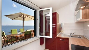 Coffee/tea maker, fridge, microwave, stovetop - Amazing home in Rogac with house sea view (Rogac)