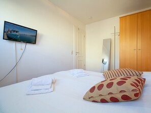 2 bedrooms, WiFi, bed sheets