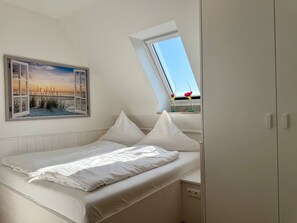 2 bedrooms, in-room safe, WiFi, bed sheets