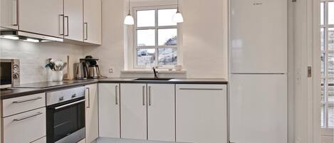 Fridge, stovetop, dishwasher, coffee/tea maker