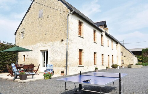 Nice home in Canchy with kitchen