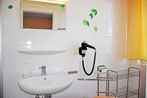 Unclassified image, 5 of 17, button