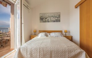 1 dormitorio, cuna de viaje, wifi gratis y ropa de cama