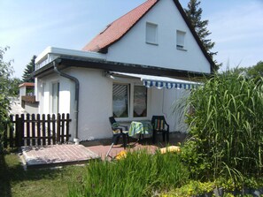 Unclassified image, 4 of 18, button