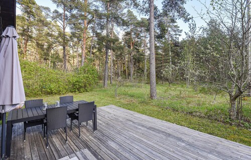 Lovely home in Lärbro with kitchen